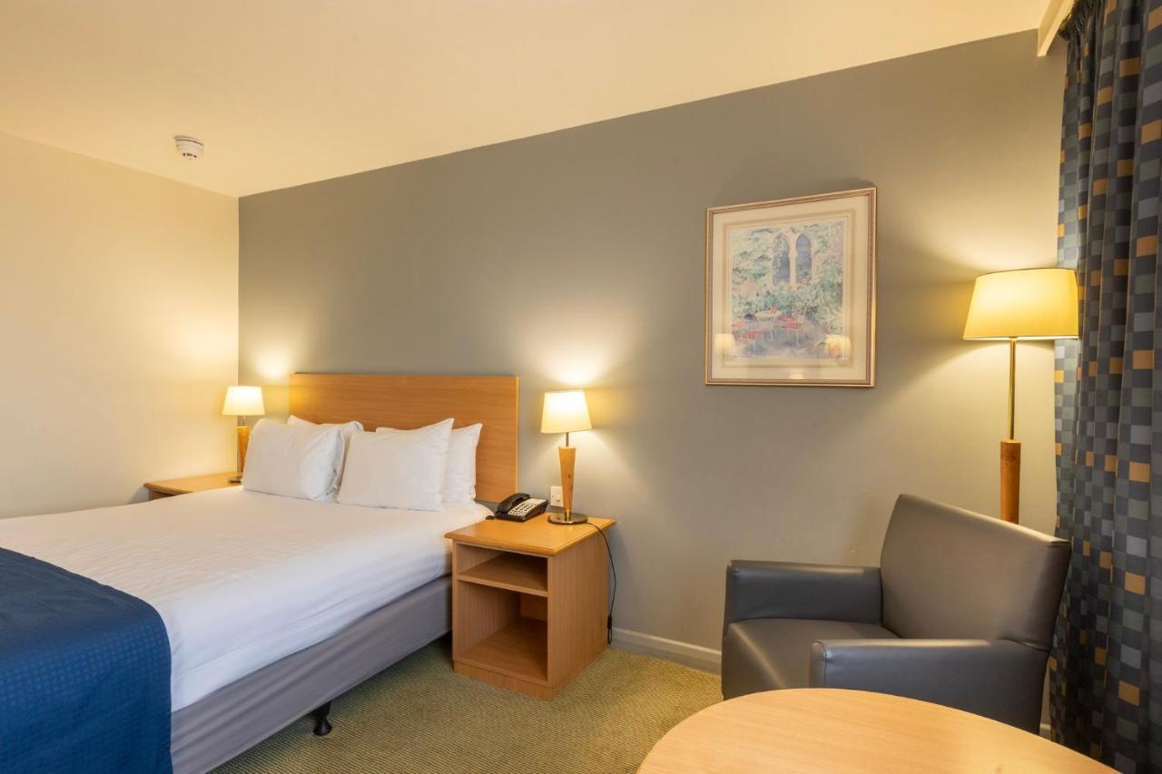 Holiday Inn London Sutton By Ihg Exteriér fotografie